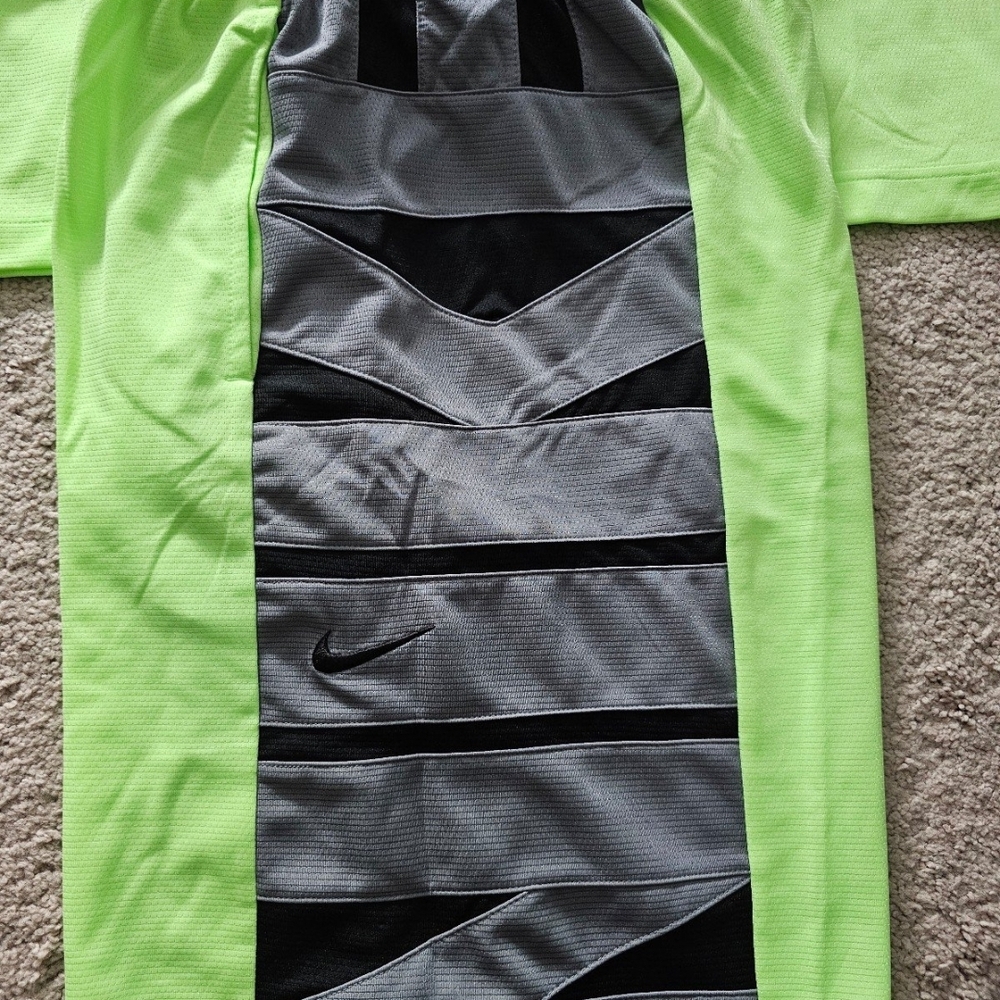 Nike Neon Green and Black Athletic Set - Picture 4 of 4